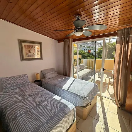 Brisas Seaview - アパート アデヘ