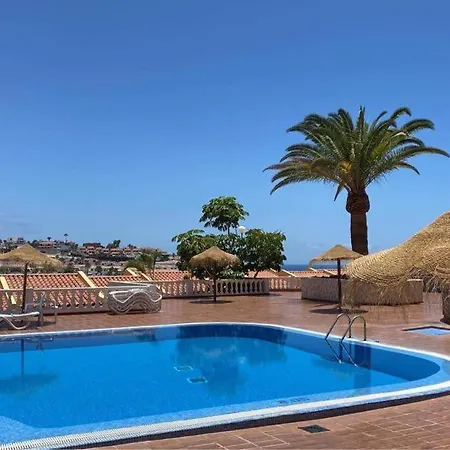 Brisas Seaview - アデヘ