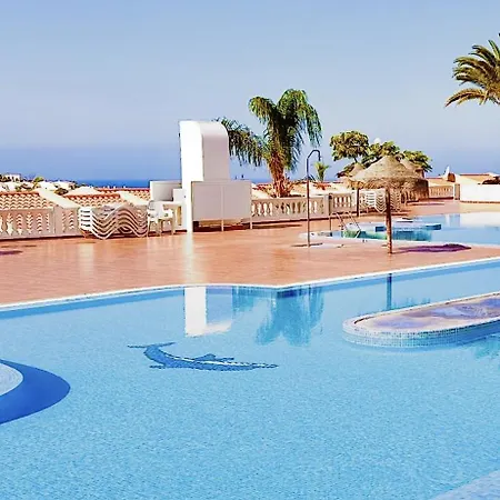 Brisas Seaview - アパート アデヘ